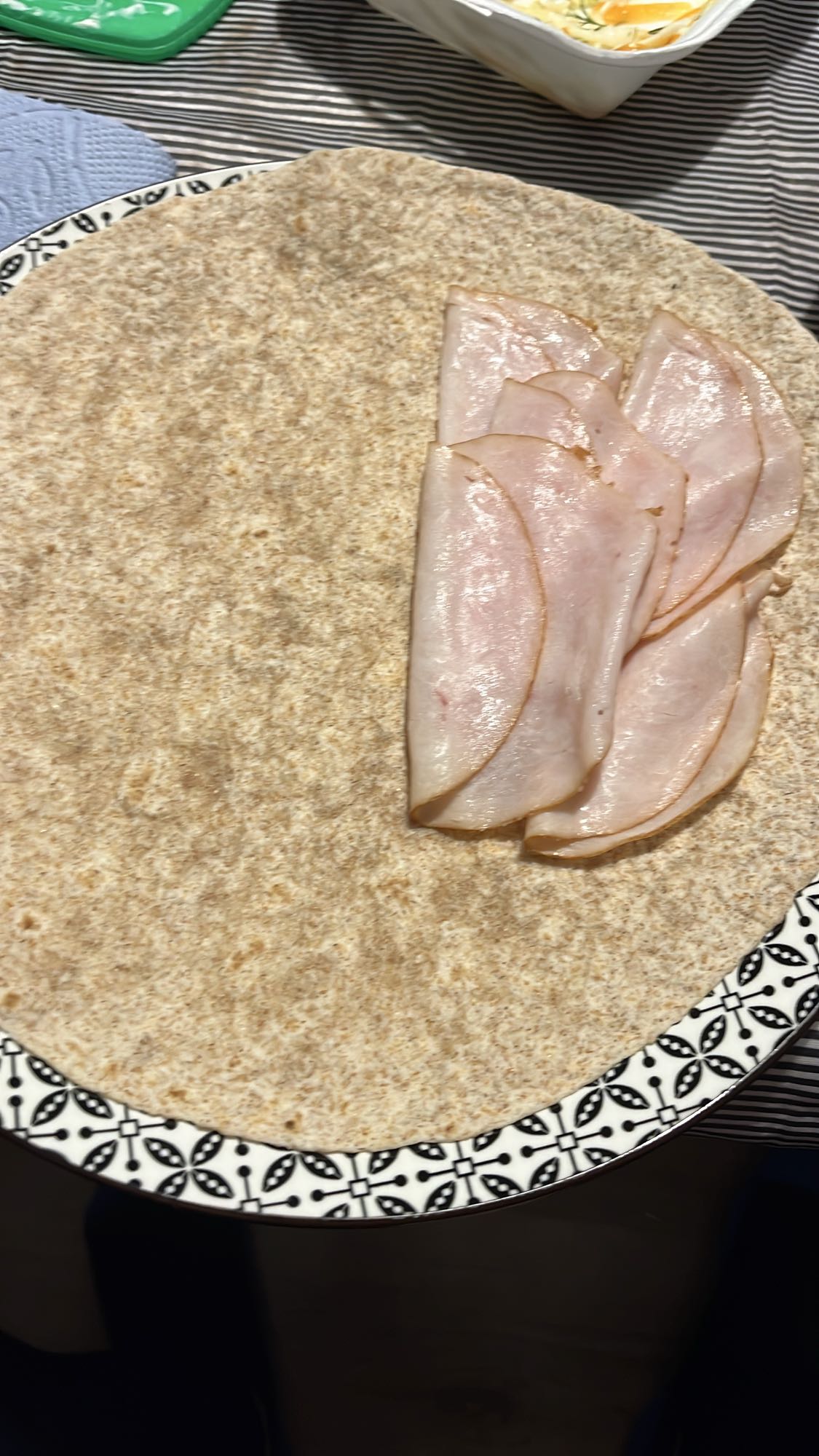 Пълнозърнесто руло с шунка