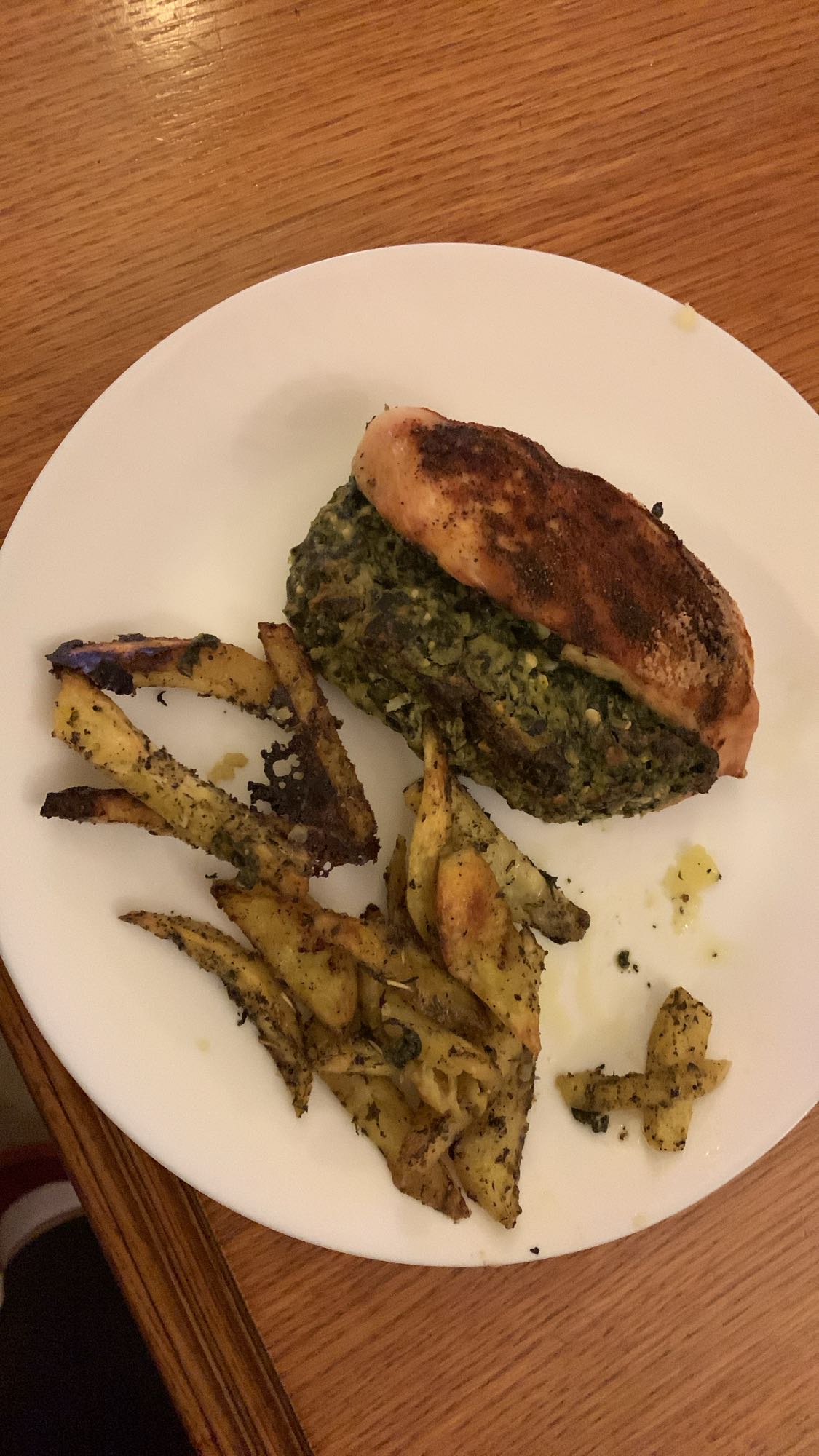 Kurczak ze szpinakiem i frytkami