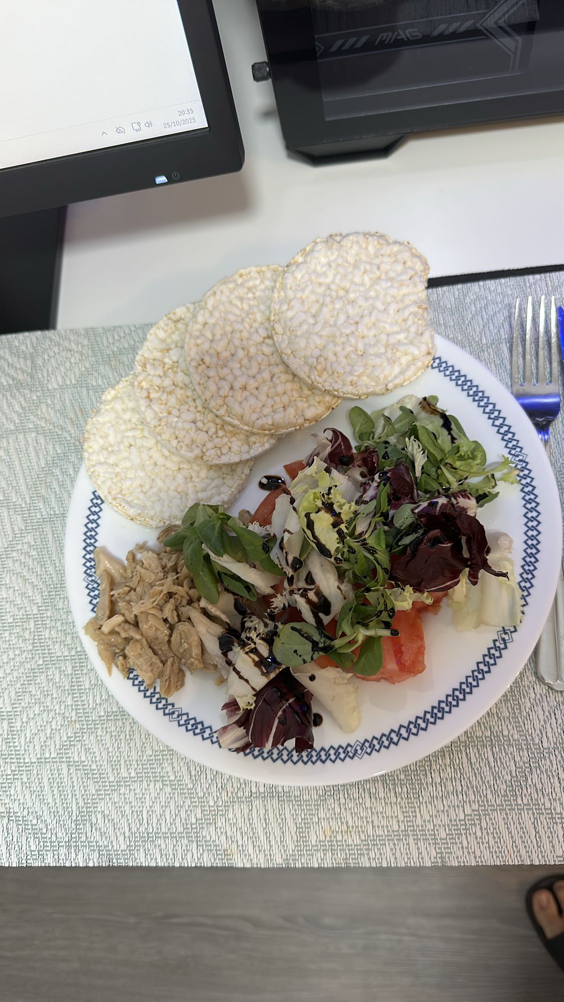 ensalada con arroz y pollo