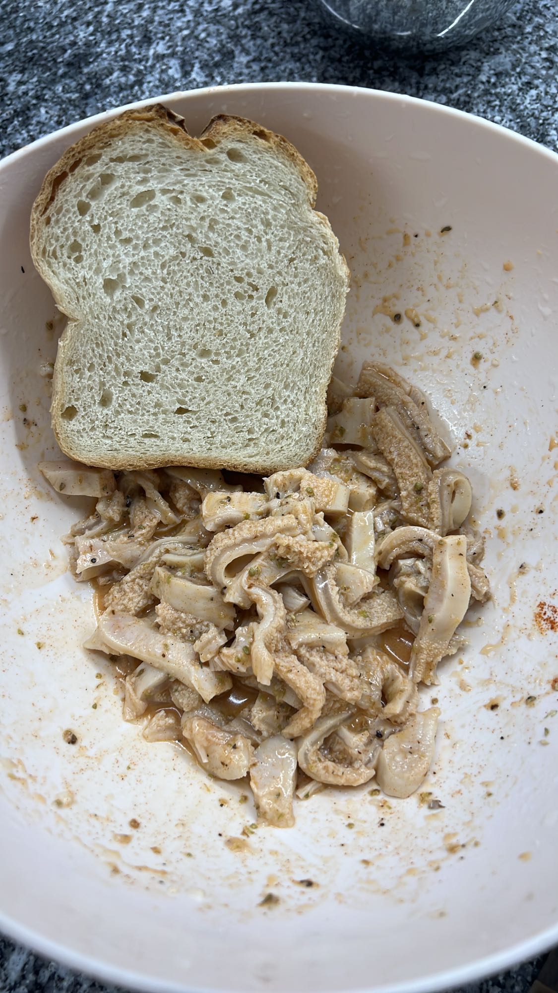 Ciorbă de burtă cu pâine