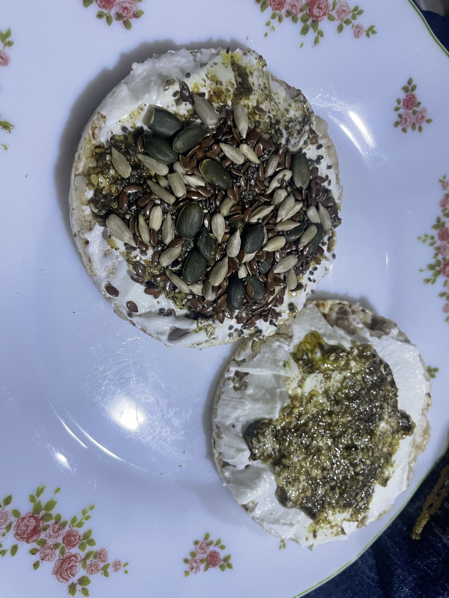 Rice cakes with labneh and seeds