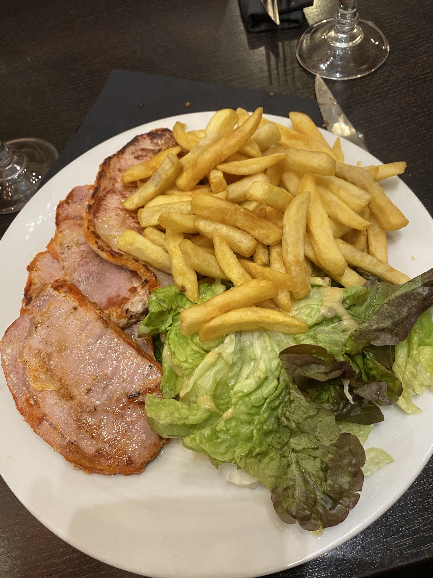 Jambon, frites et salade