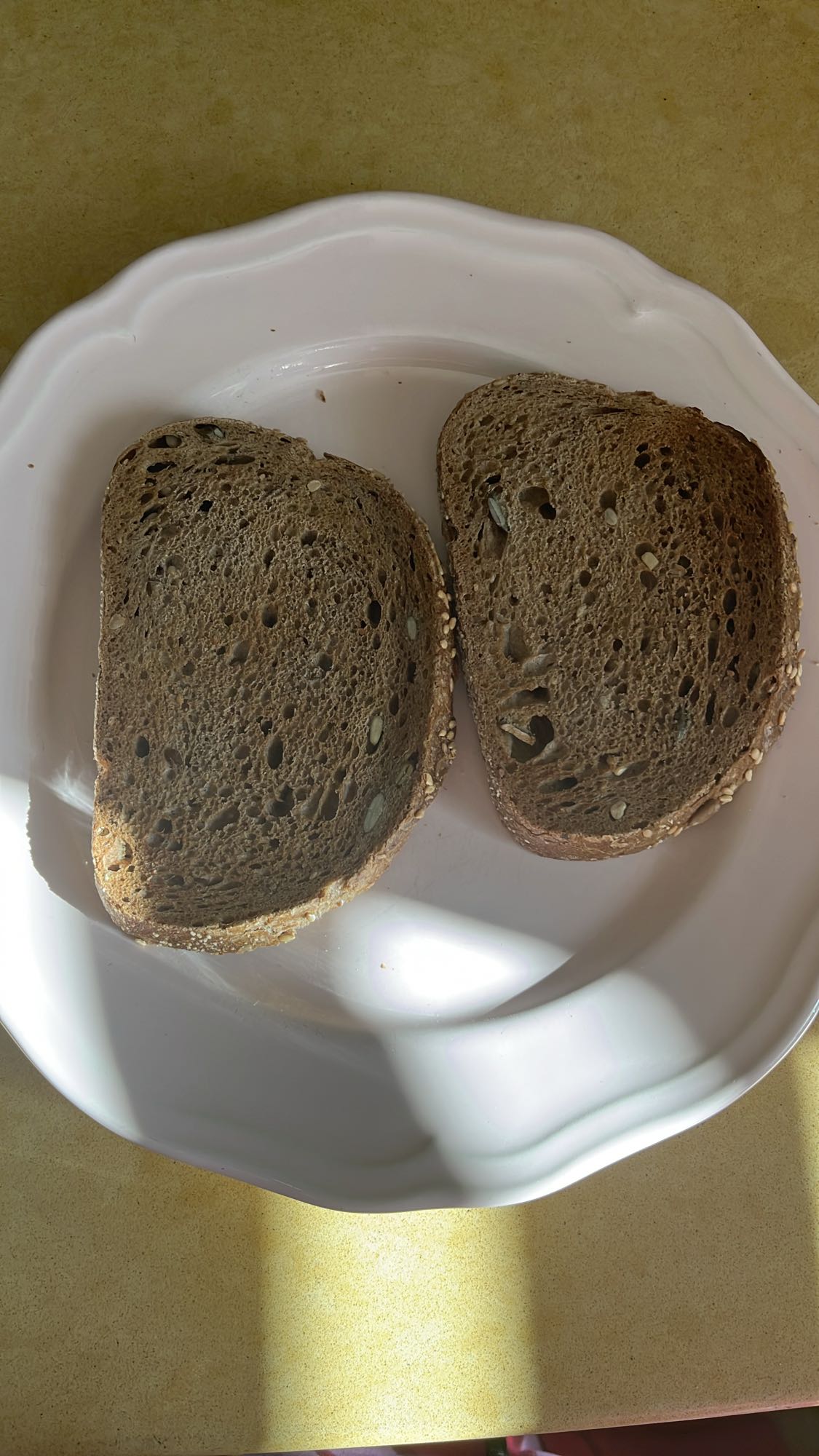 Pain complet aux graines