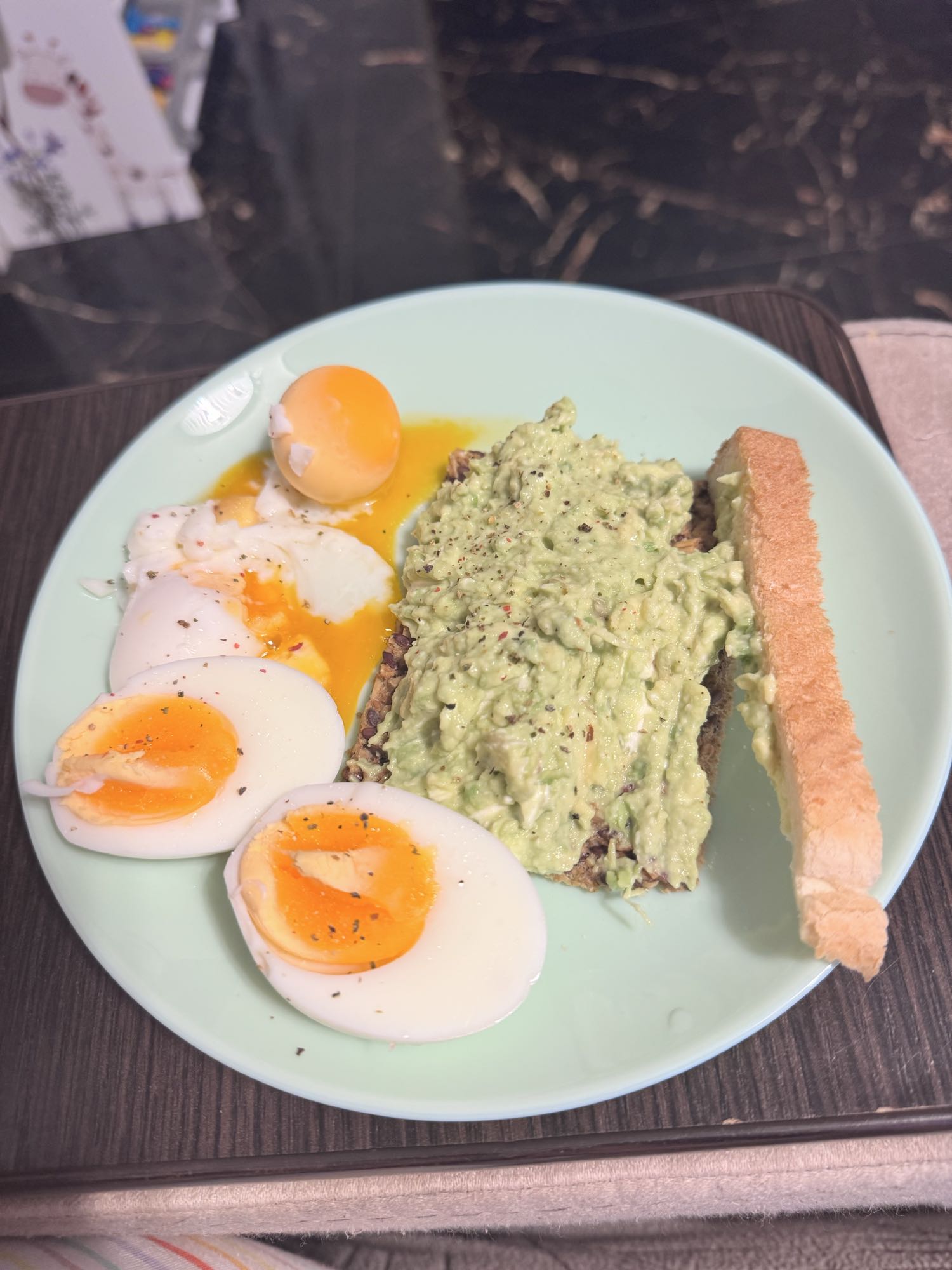Авокадо тост с яйцами