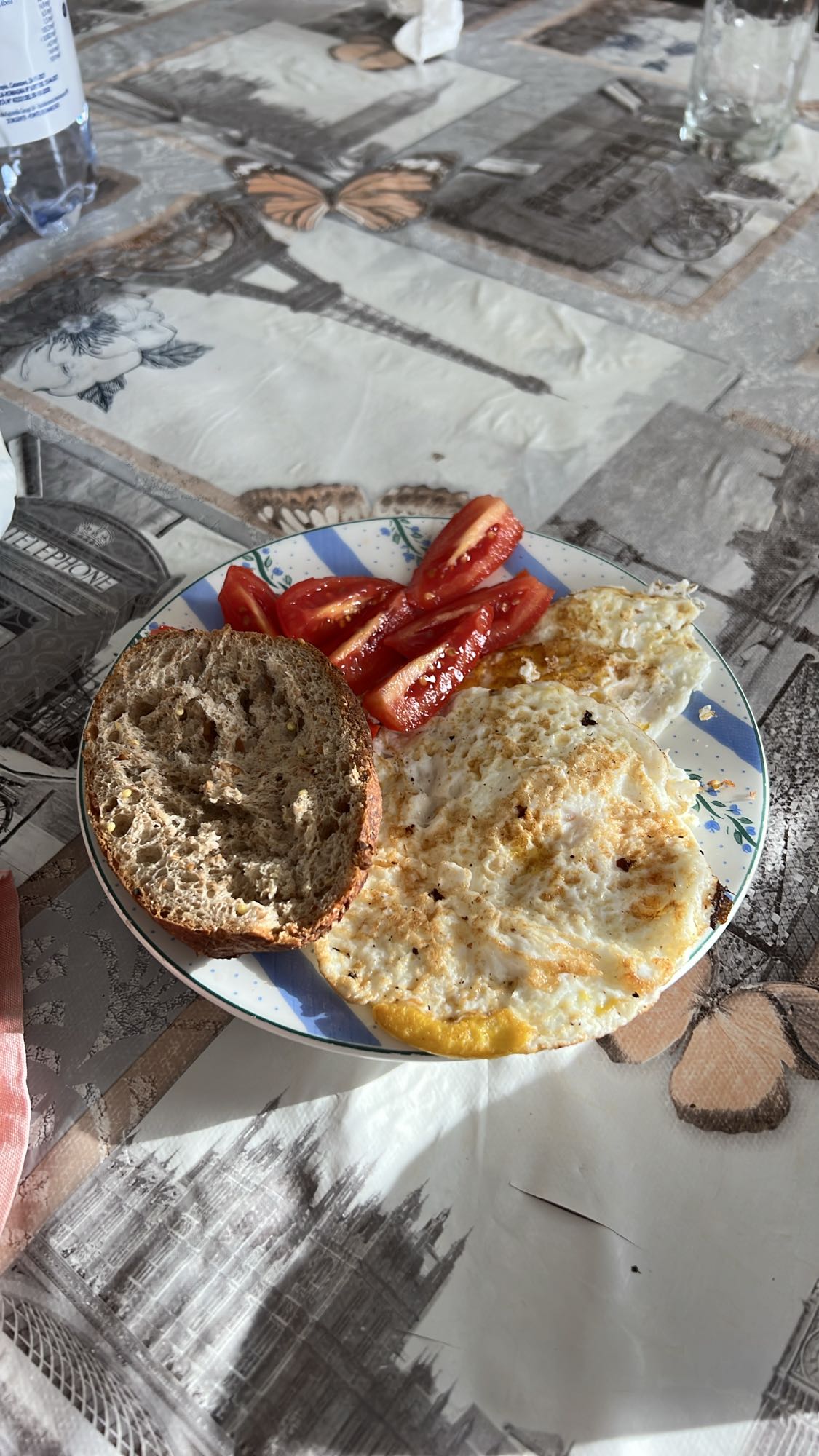 Eggs, bread, tomato