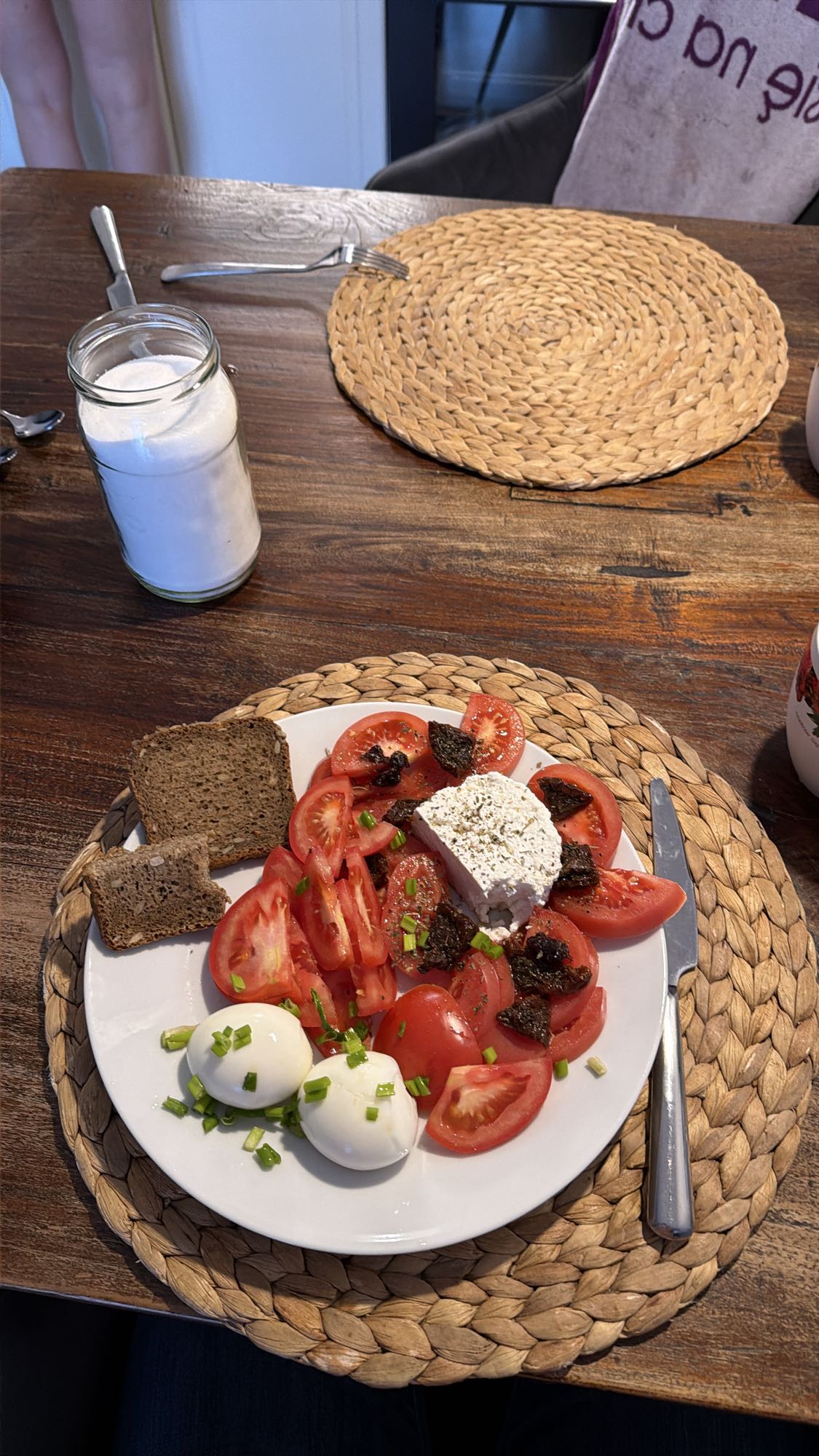 Śniadanie z jajkami i warzywami