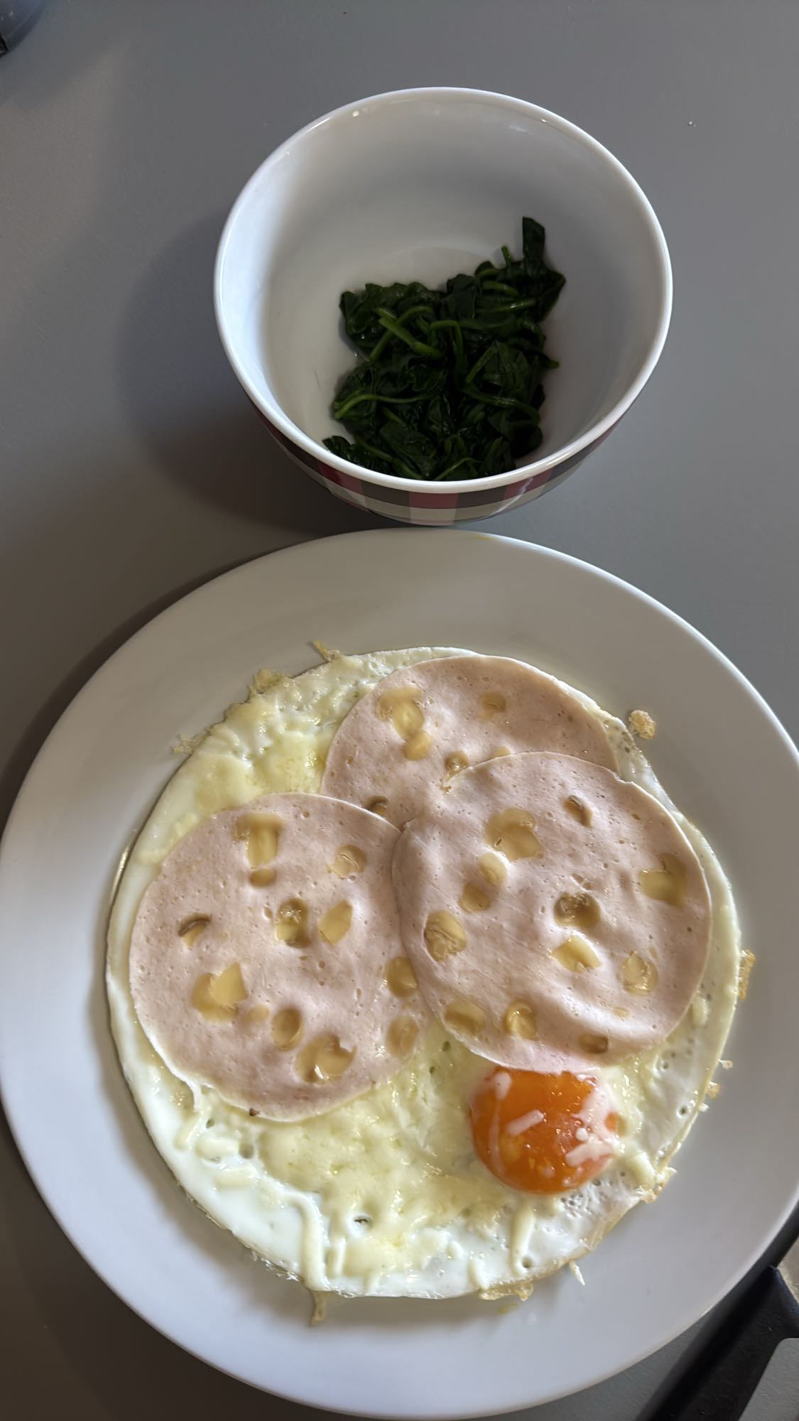 Omlet cu șuncă și spanac