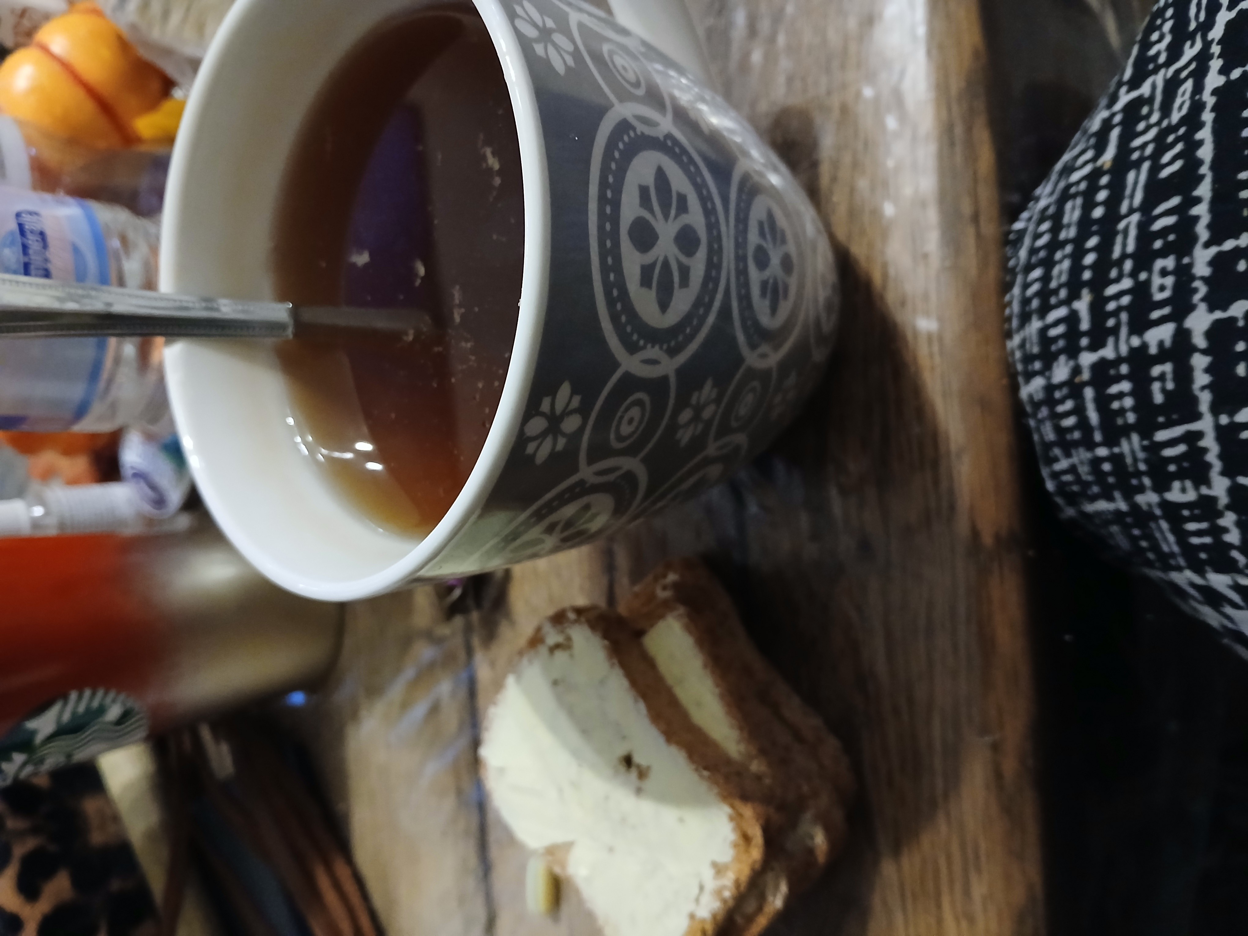 Thé et gâteau crème