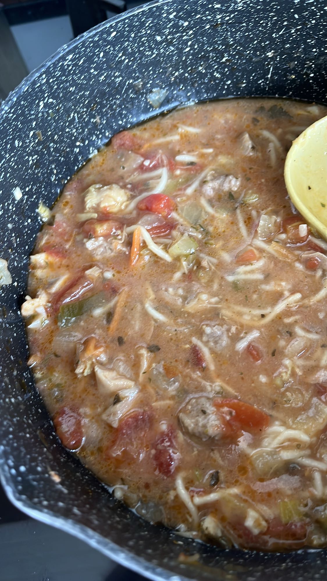 kip groentesoep met tomaat