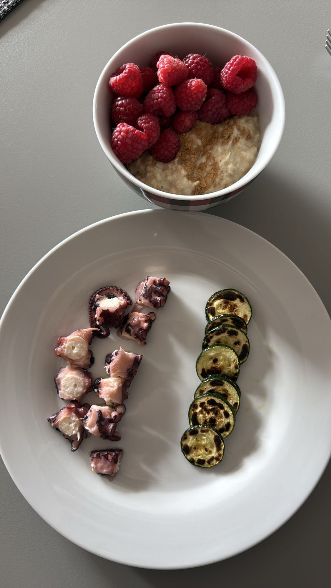 Mic dejun cu ovăz și caracatiță