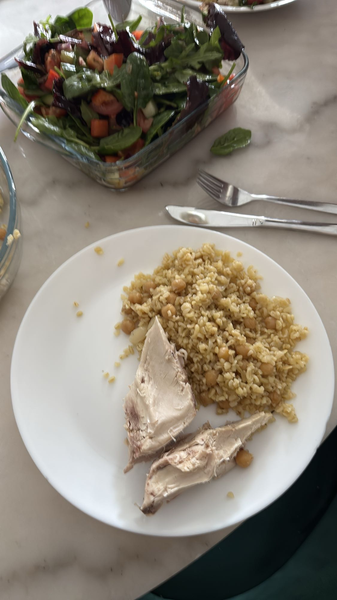 Kyckling med bulgur och sallad