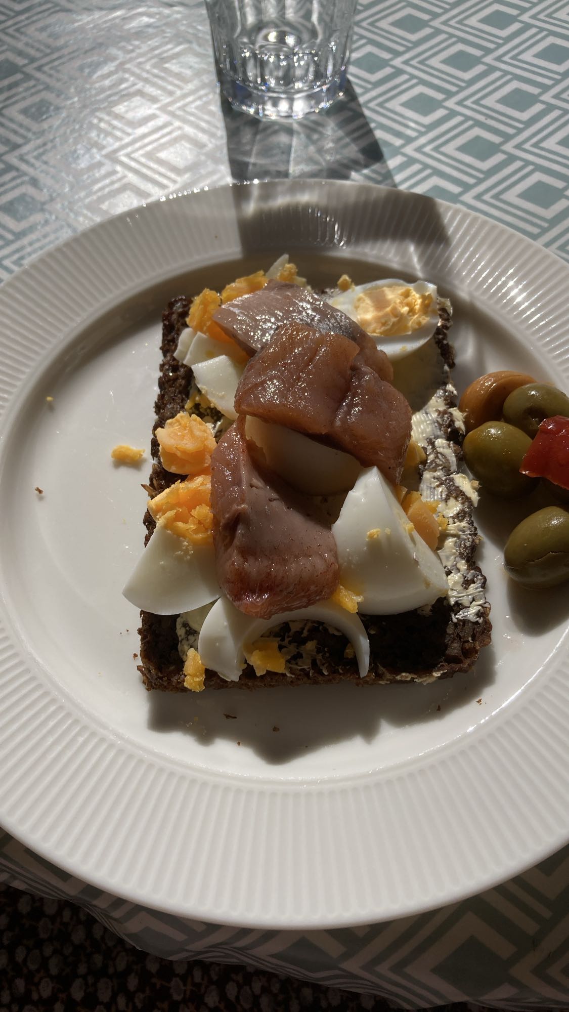 Ägg & sill på rågbröd