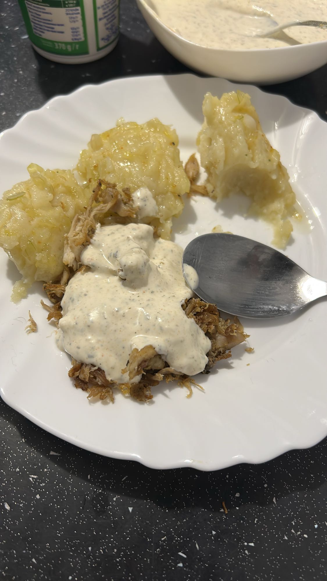 Kurczak z sosem i ziemniakami