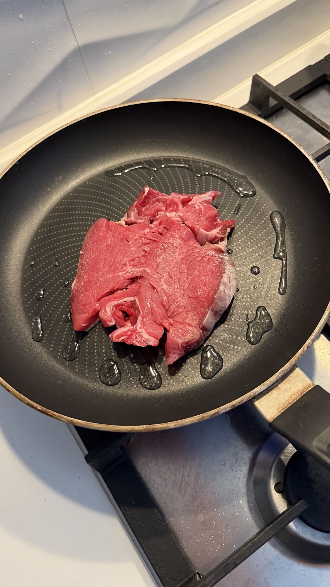 говядина на сковороде