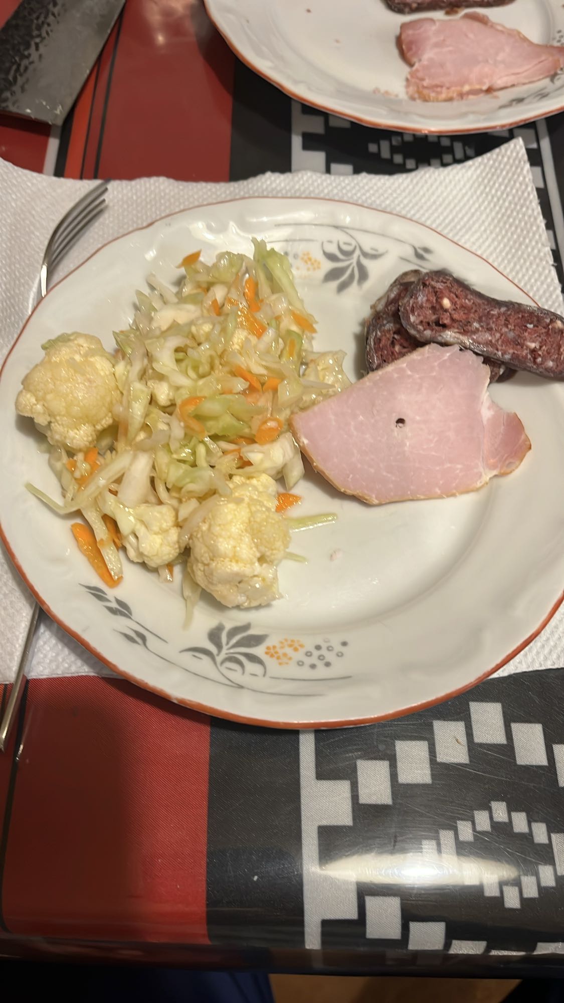 Зеле с месо и наденица