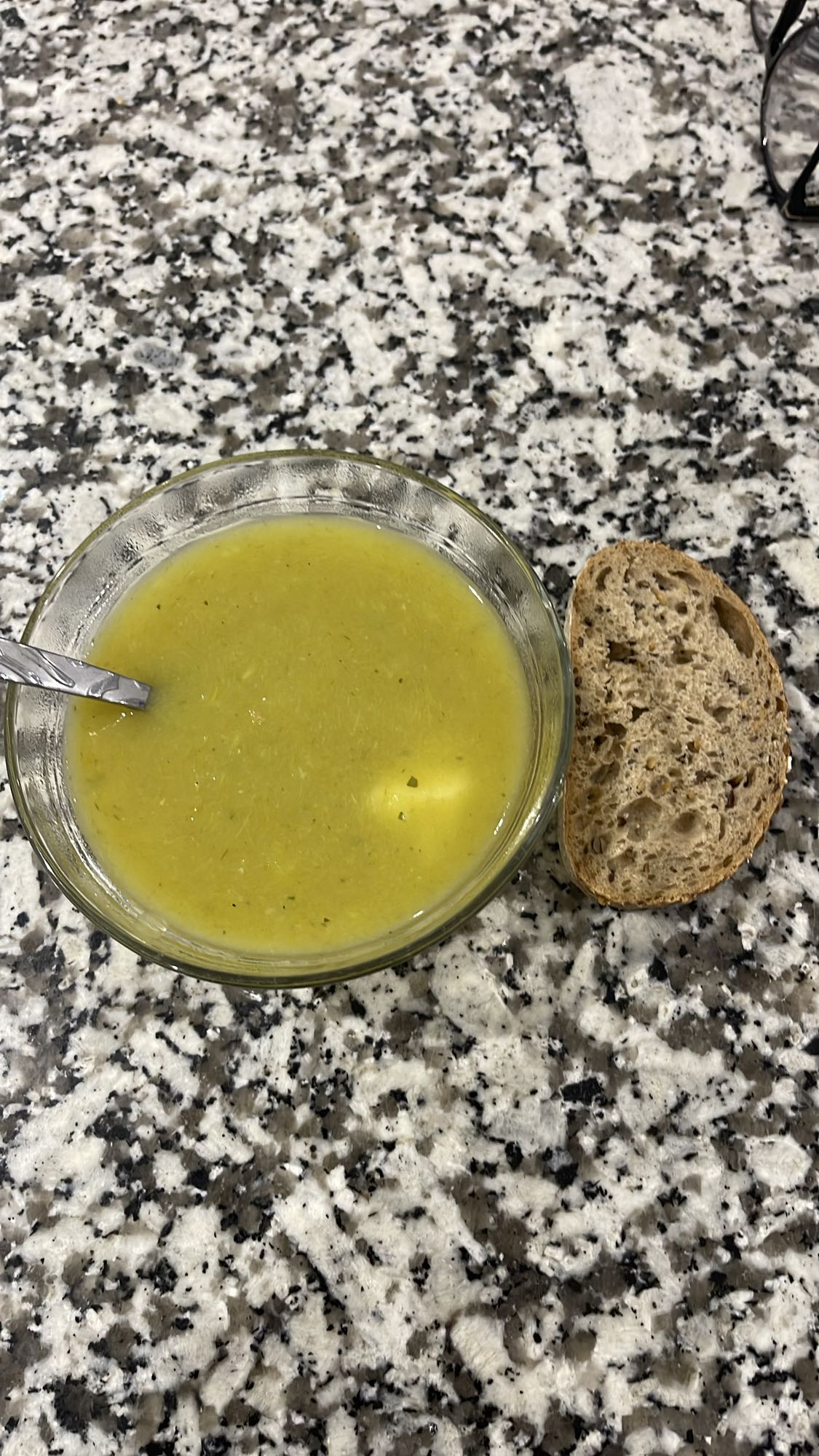 Soupe de légumes et pain