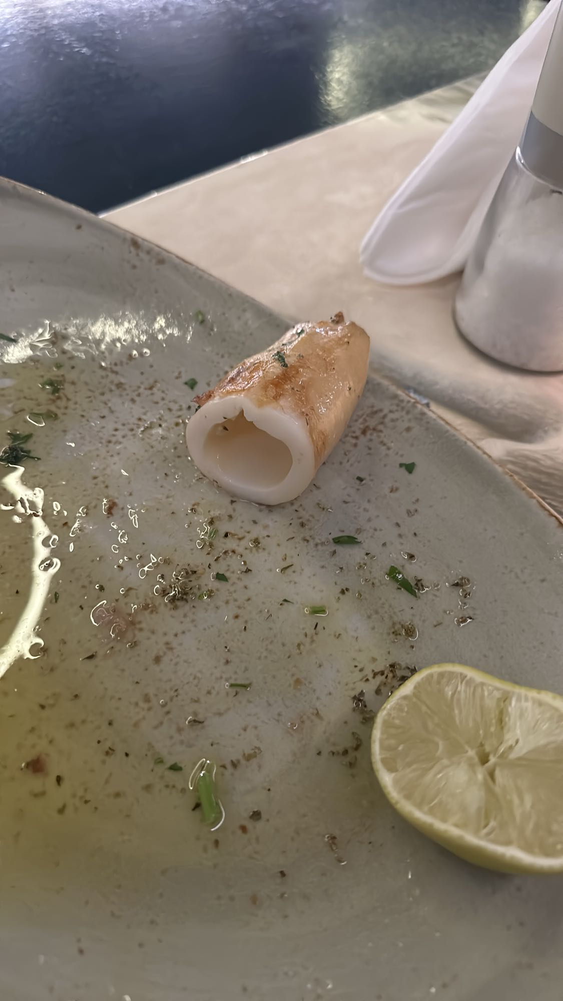 Grilled calamari with lemon