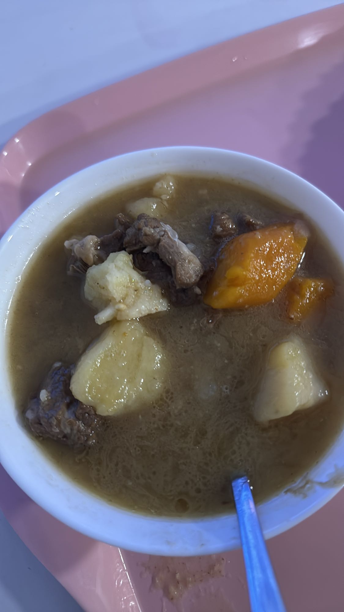 Kjøttsuppe med grønnsaker