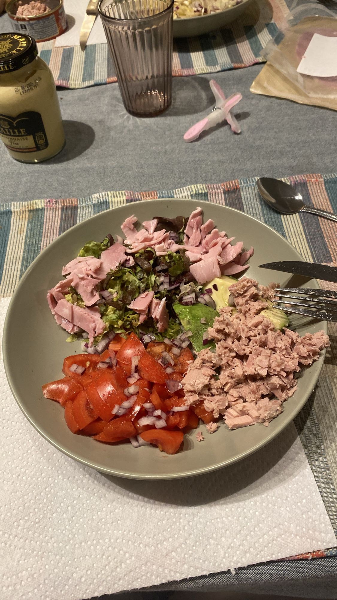 Salade jambon thon avocat