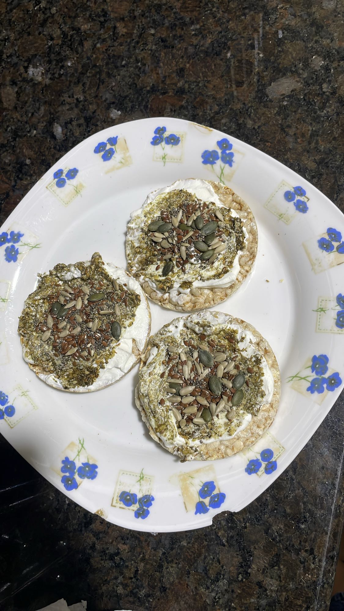 Rice cakes with labneh and seeds