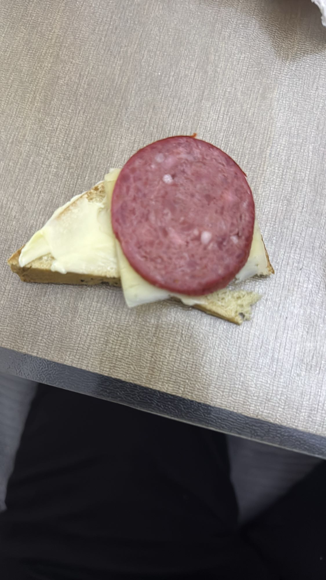 бутерброд с колбасой