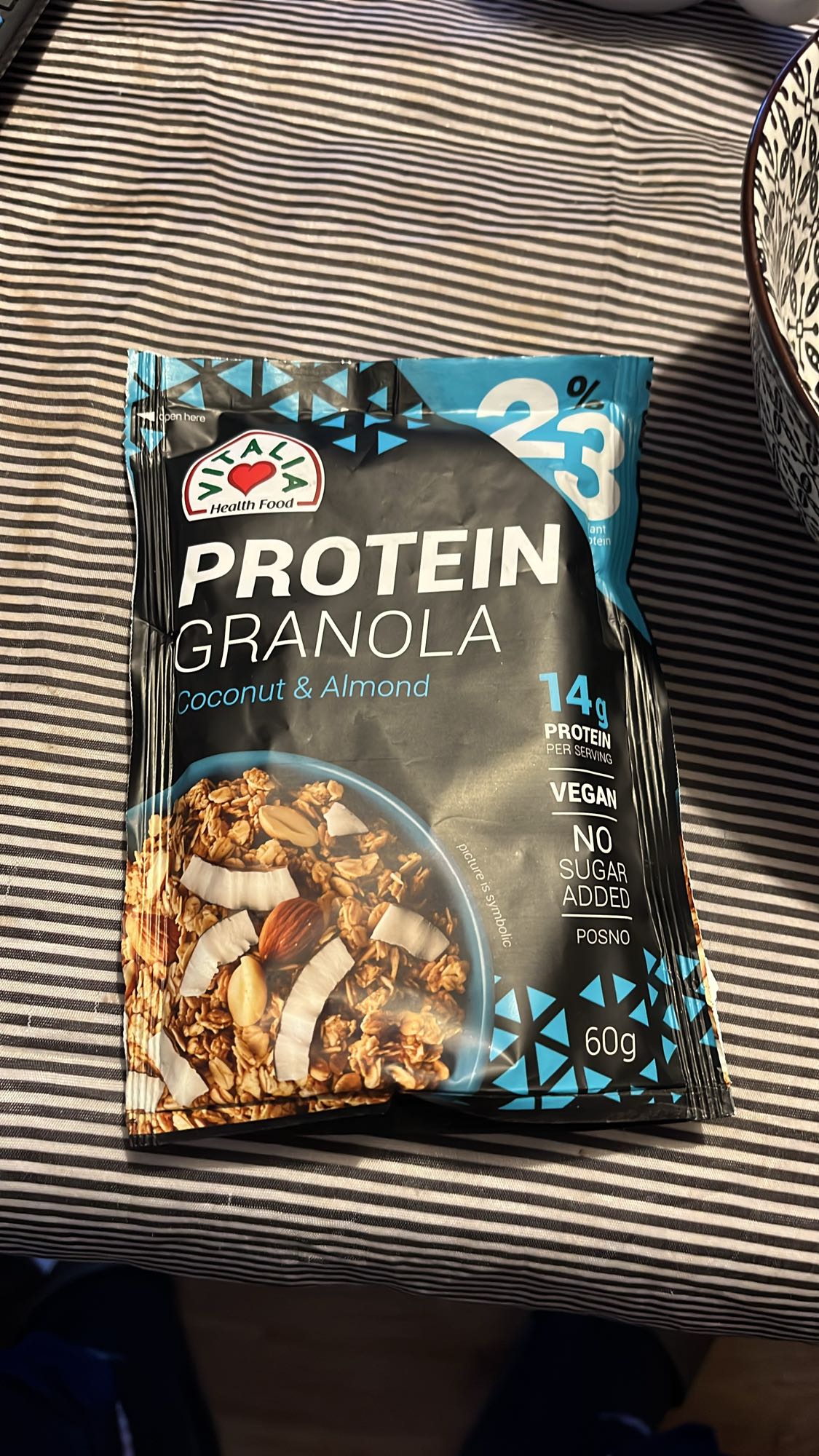 Протеинова гранола с кокос и бадем