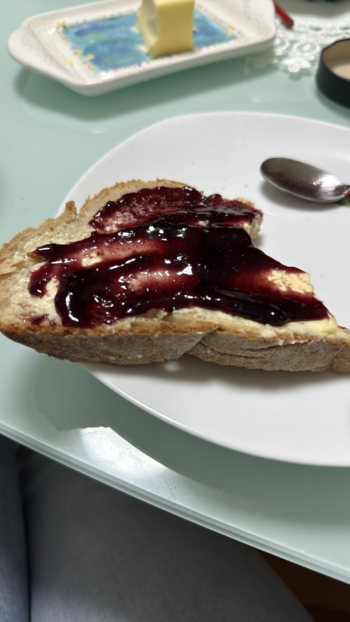 Brot mit Butter & Marmelade