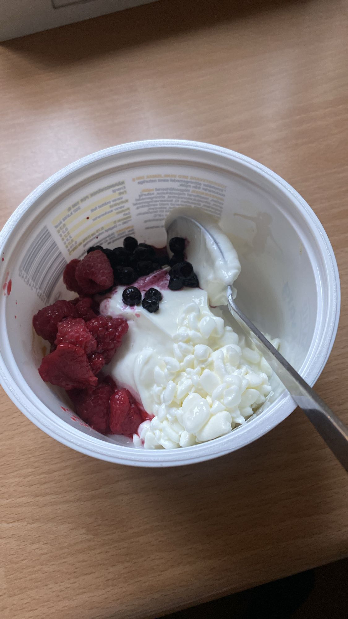 Grekisk yoghurt med bär och superminikeso