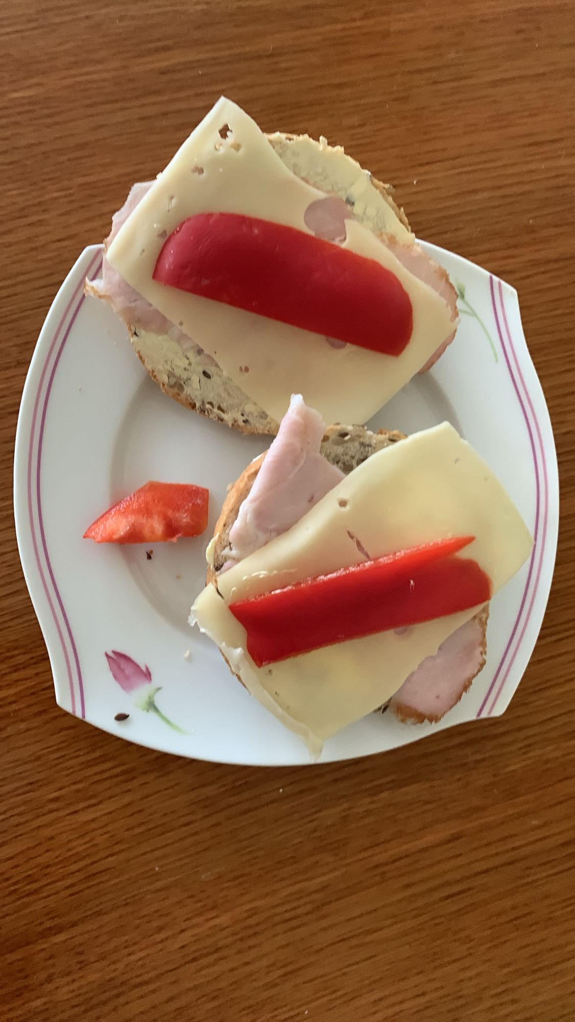 Kanapki z szynką i serem