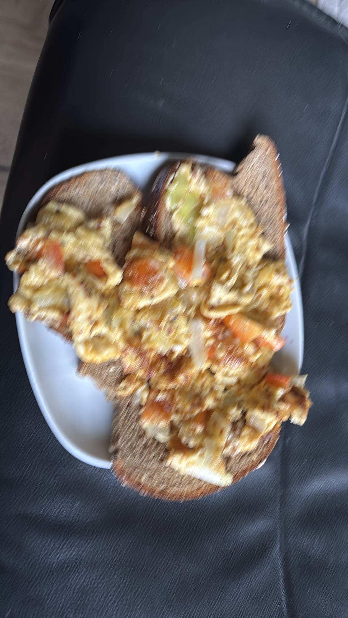 Eggerøre på grovbrød