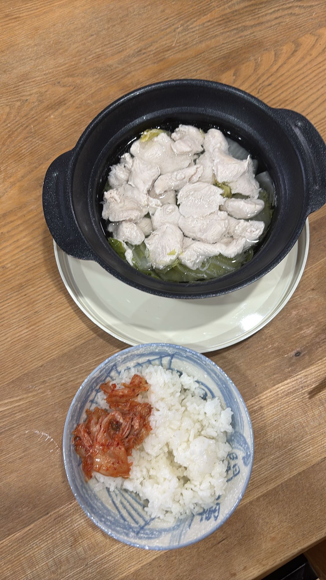 鶏肉スープとご飯キムチ