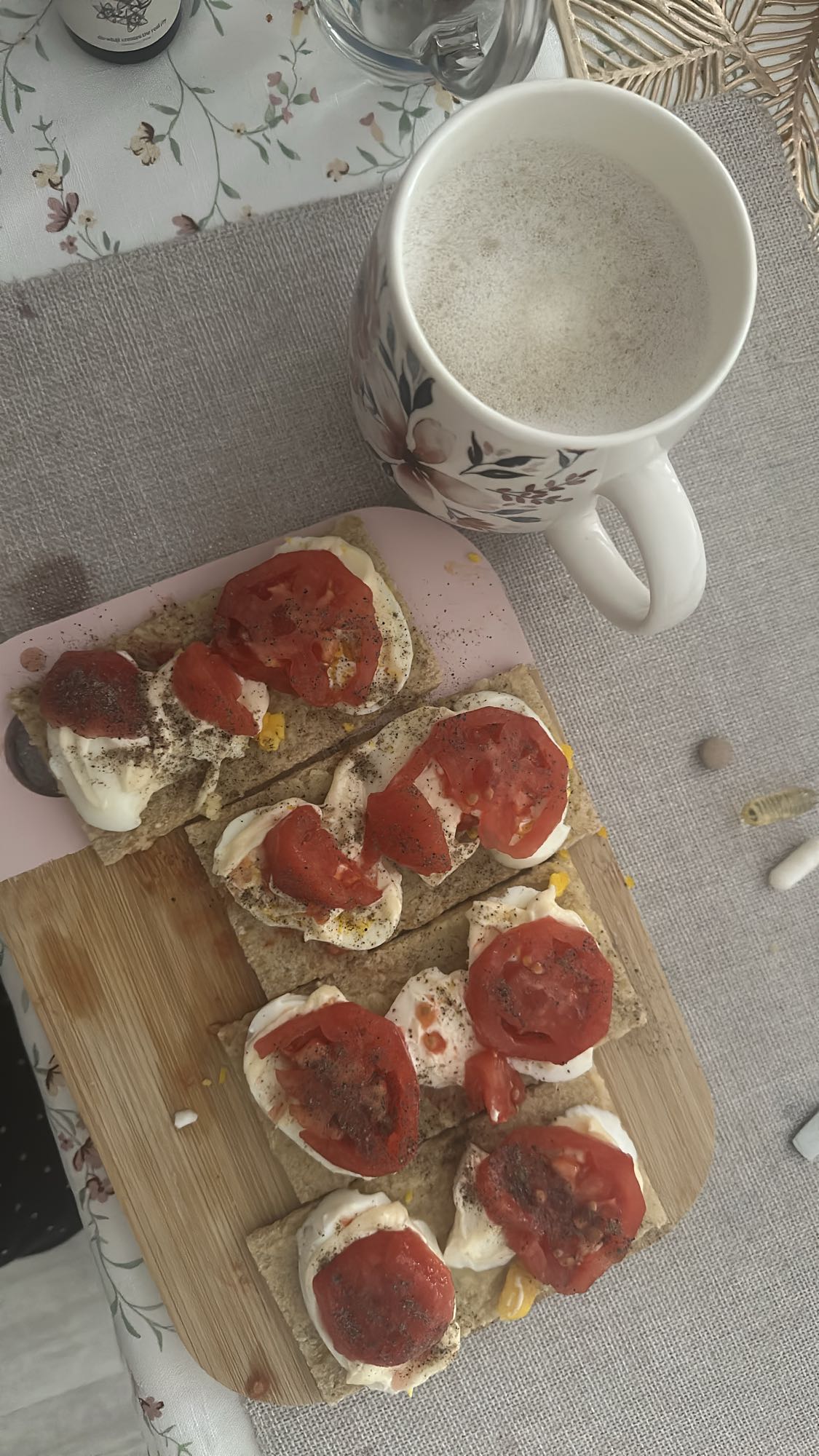 Chrupkie kanapki z pomidorem