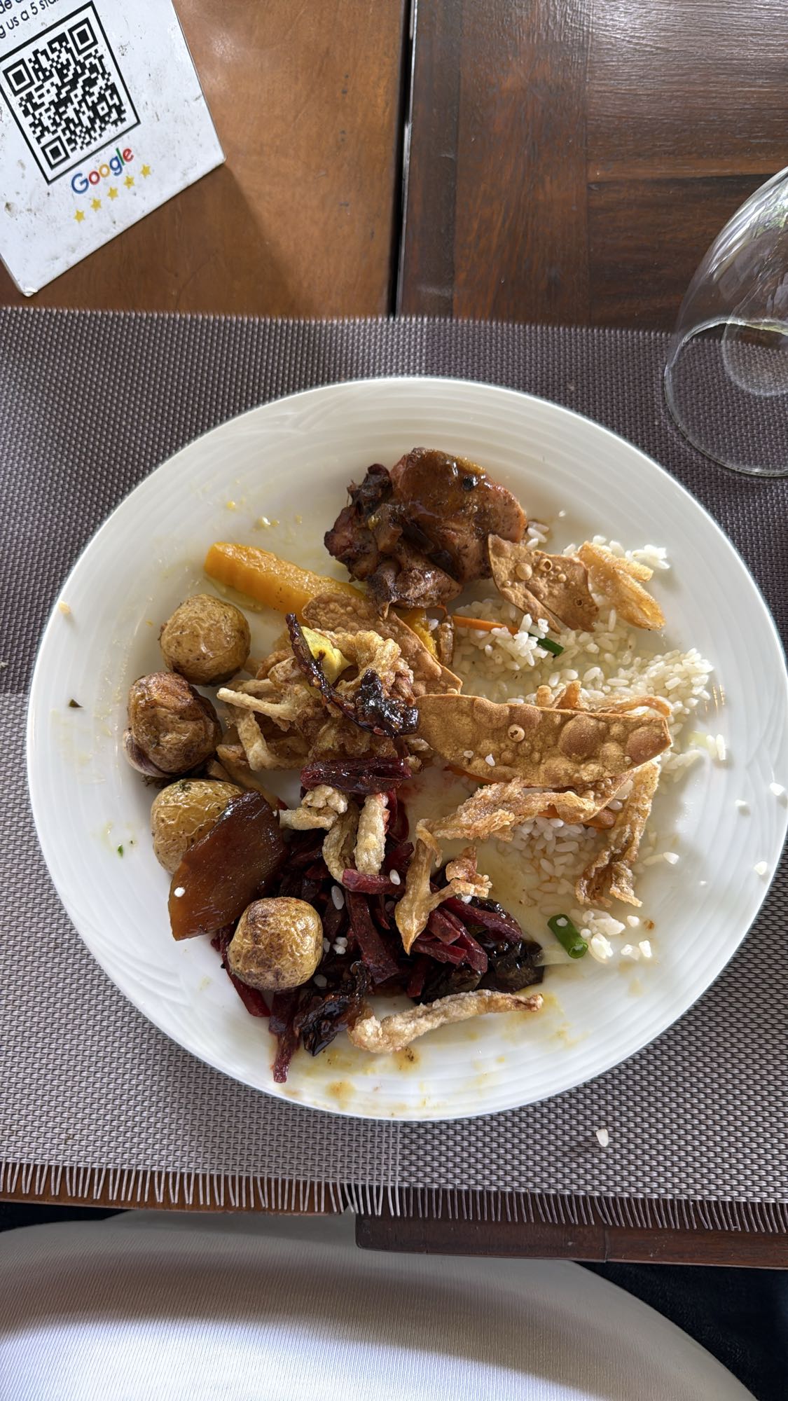 обед с курицей и овощами