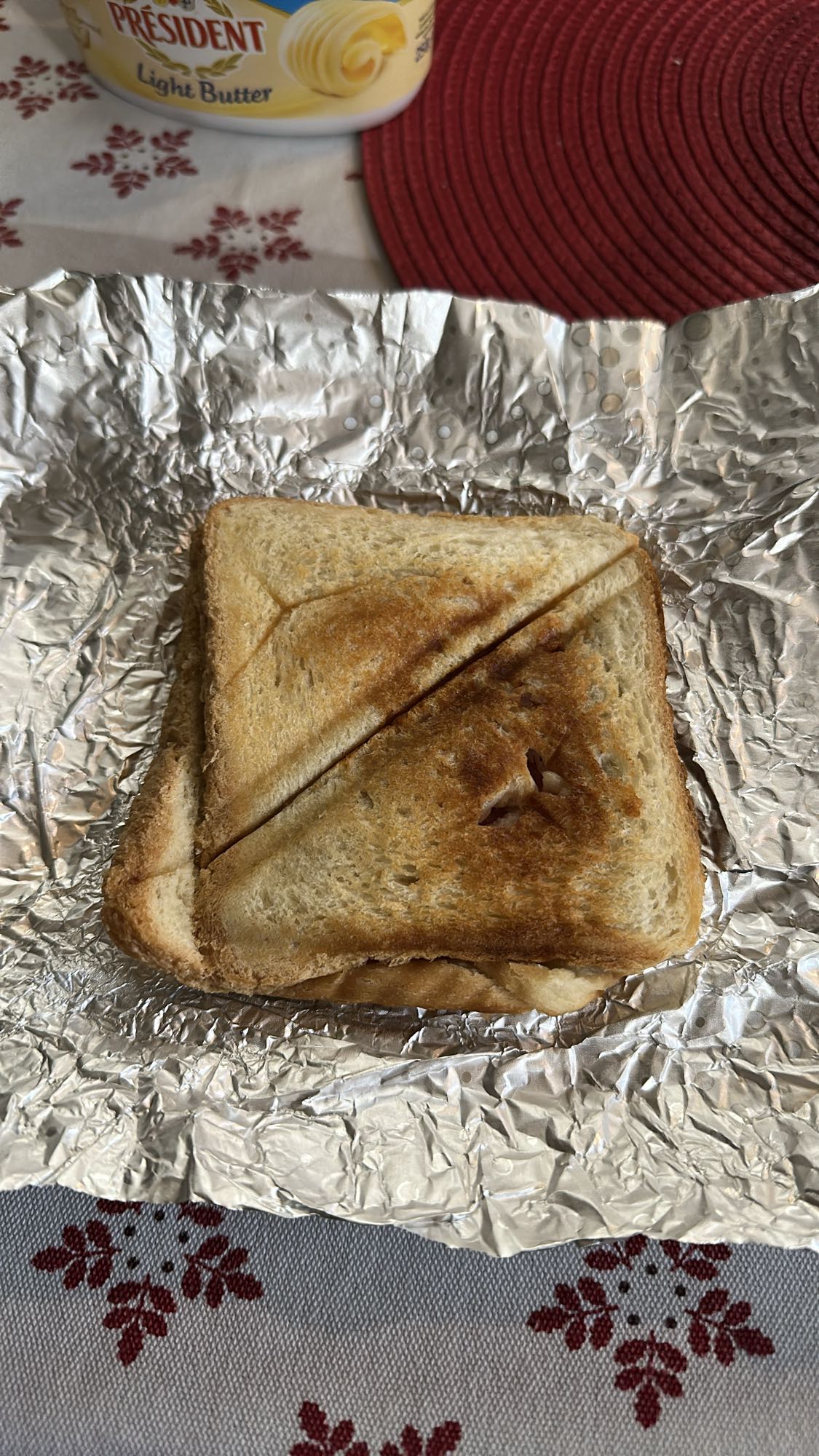 Sandviș cald cu unt