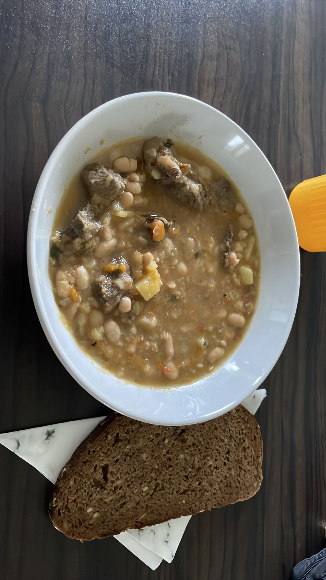 Bean stew with bread