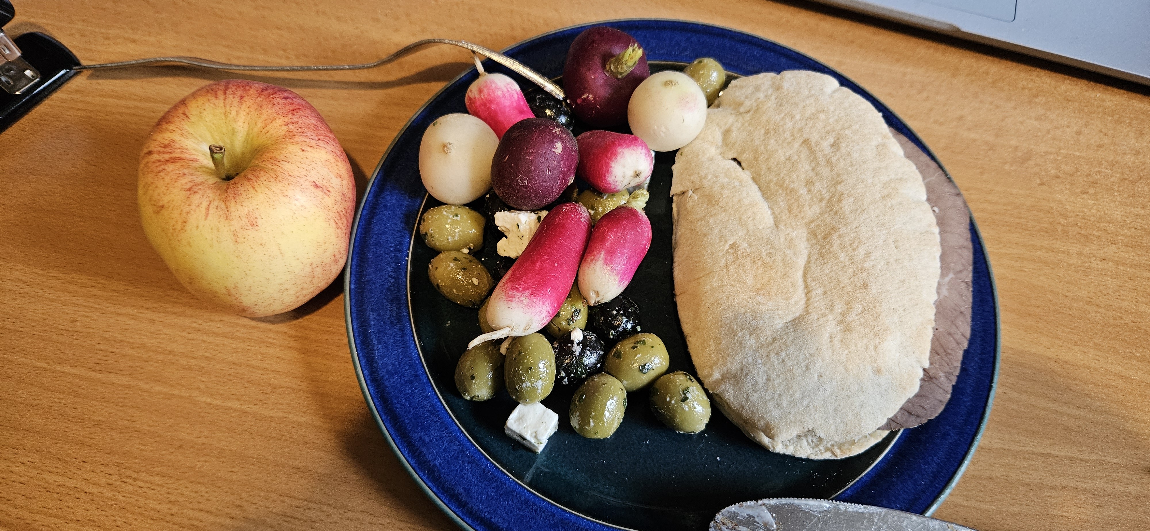 Pita, olives, radish & apple