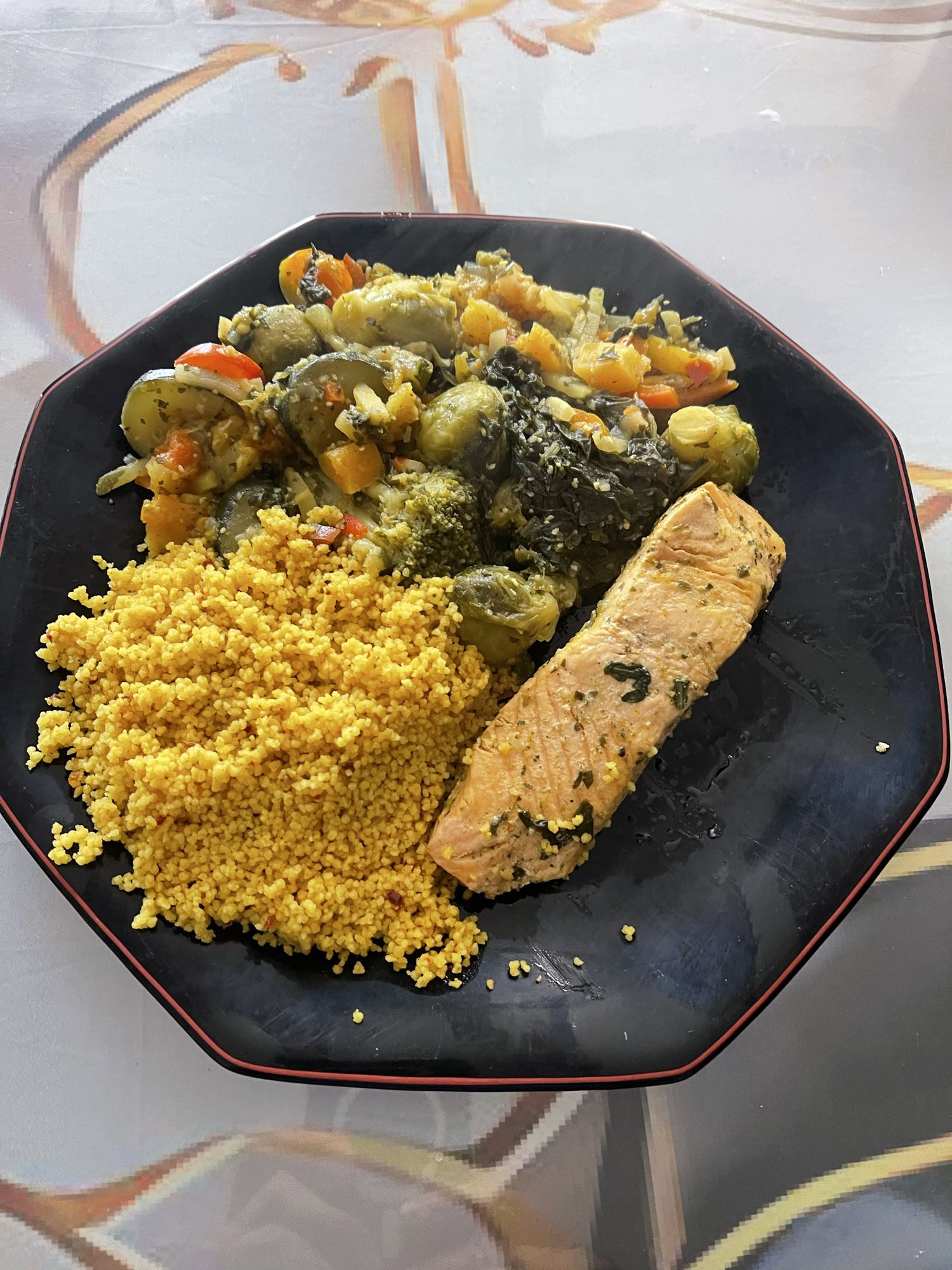 Saumon, couscous et légumes