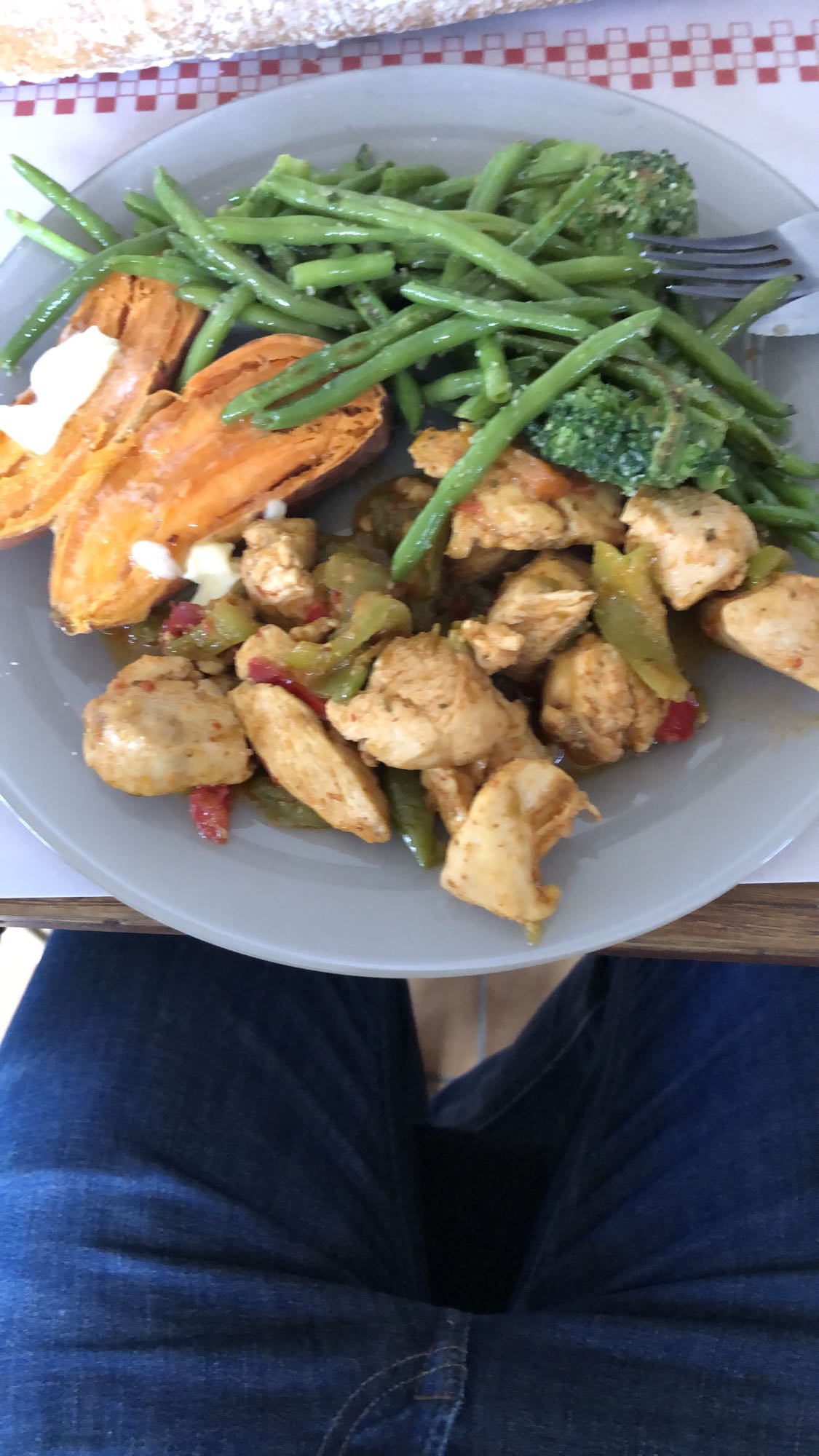 Poulet et légumes sautés