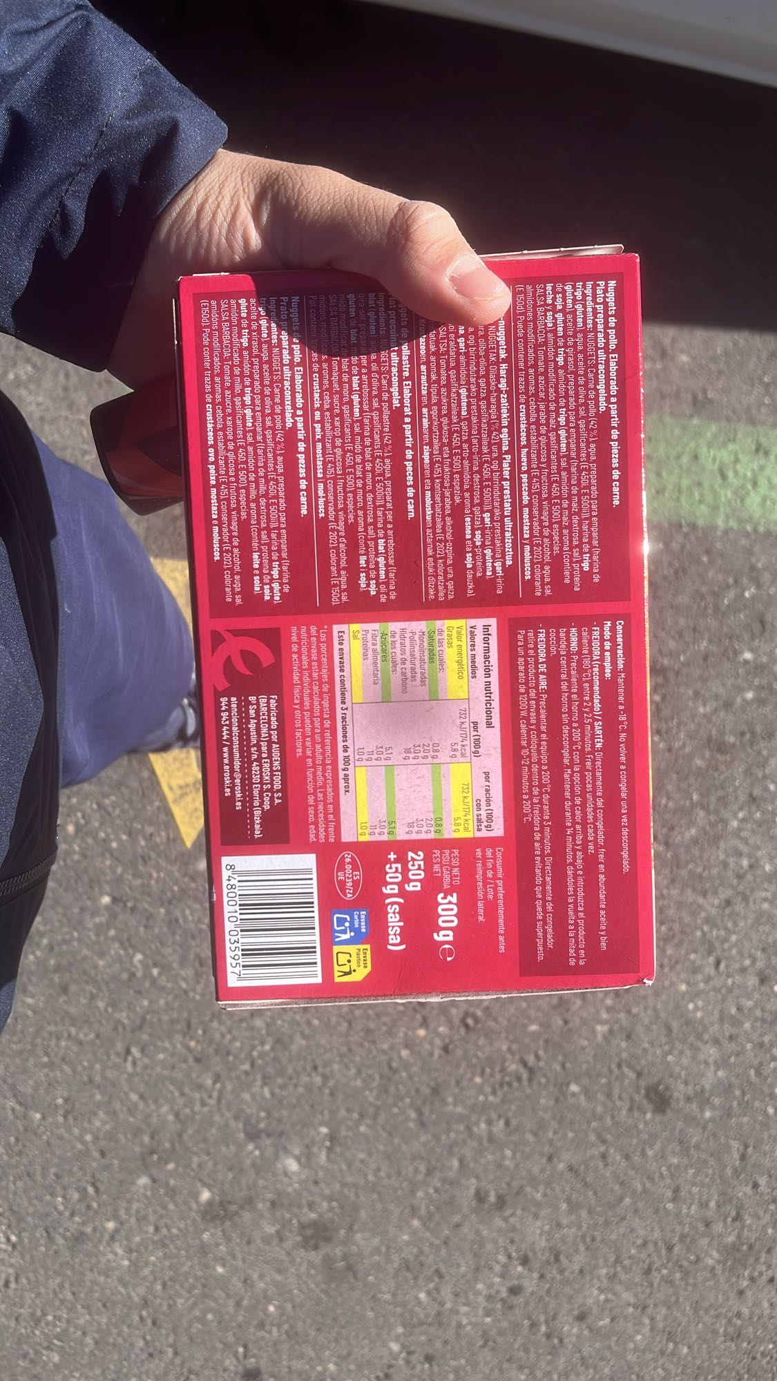 Nuggets de pollo con salsa