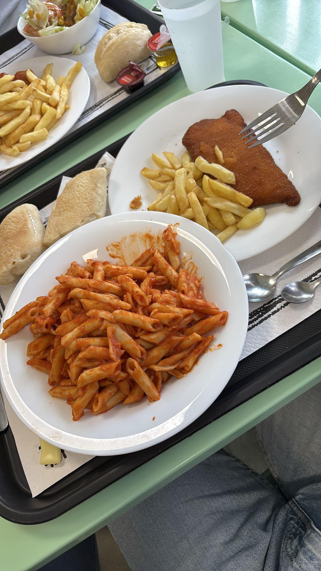 Pasta con papas y empanado