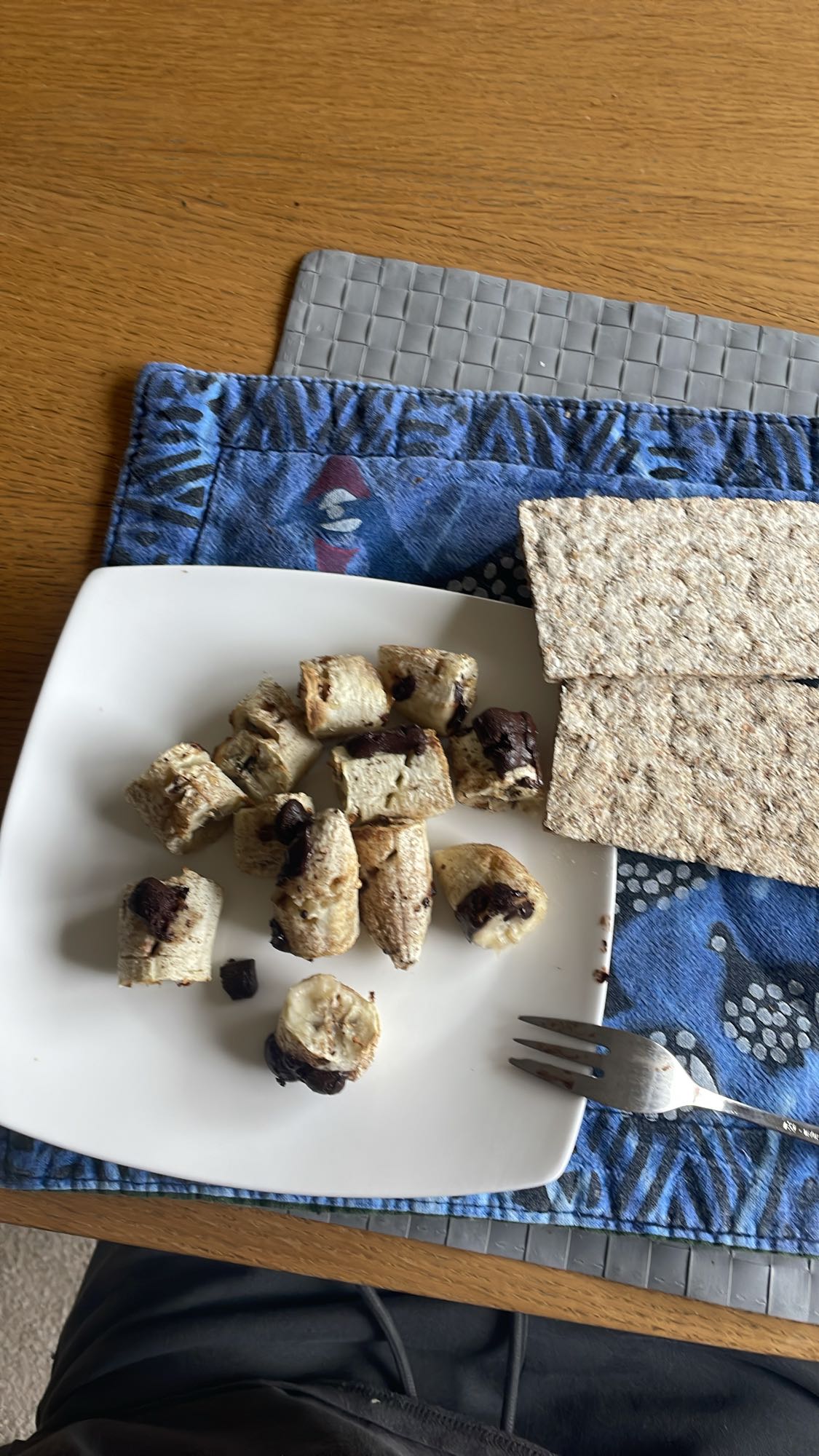 banan z czekoladą i pieczywem