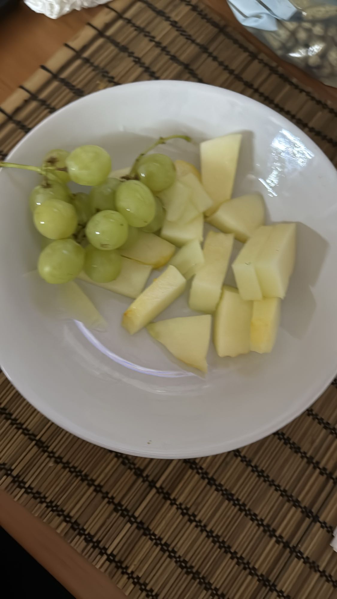 fruta fresca en plato
