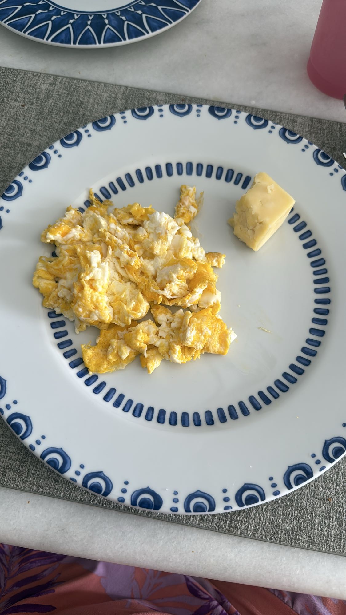 huevos revueltos con queso