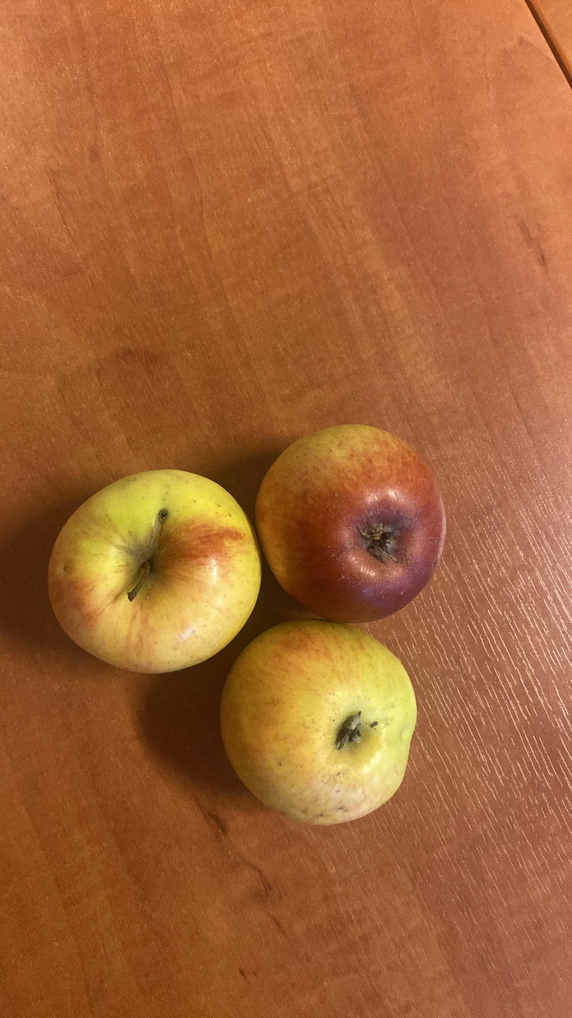 Trzy jabłka