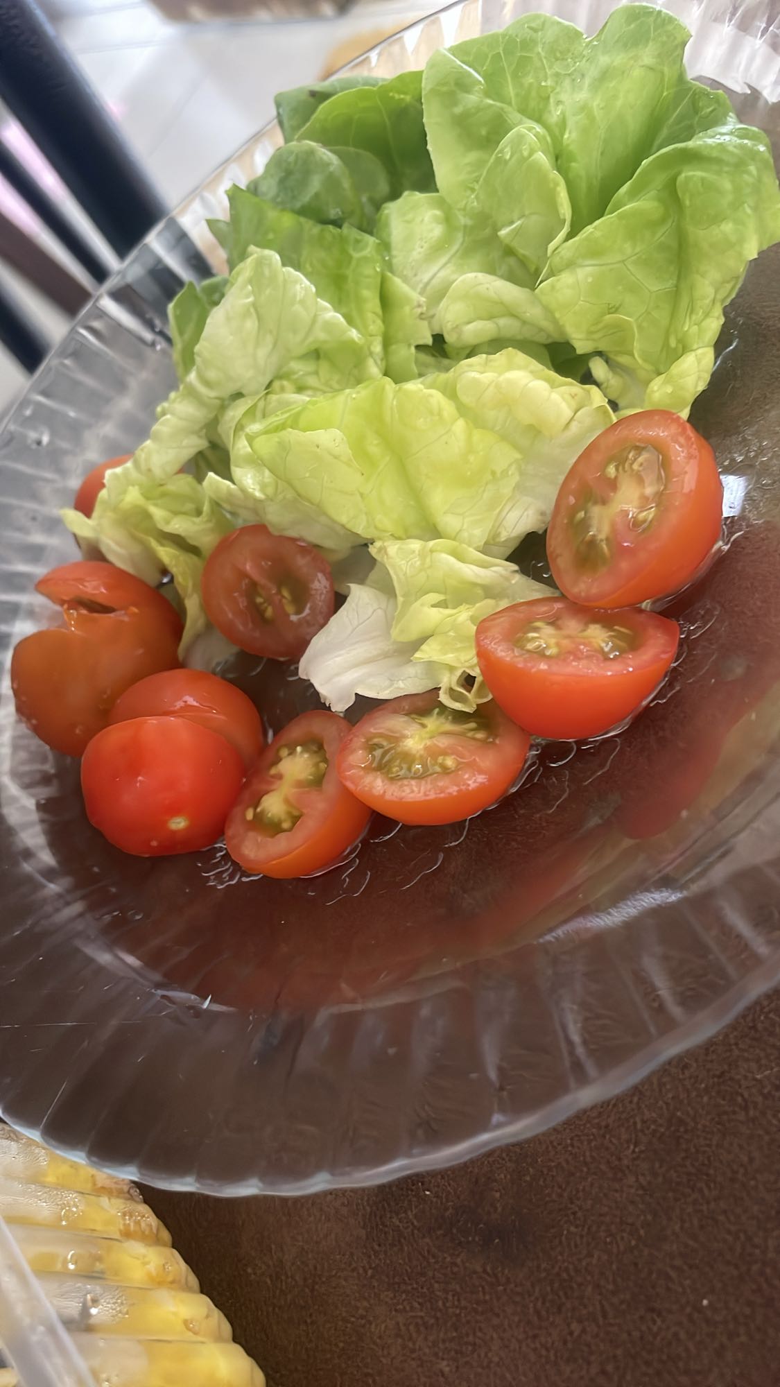 Salada simples de alface e tomate