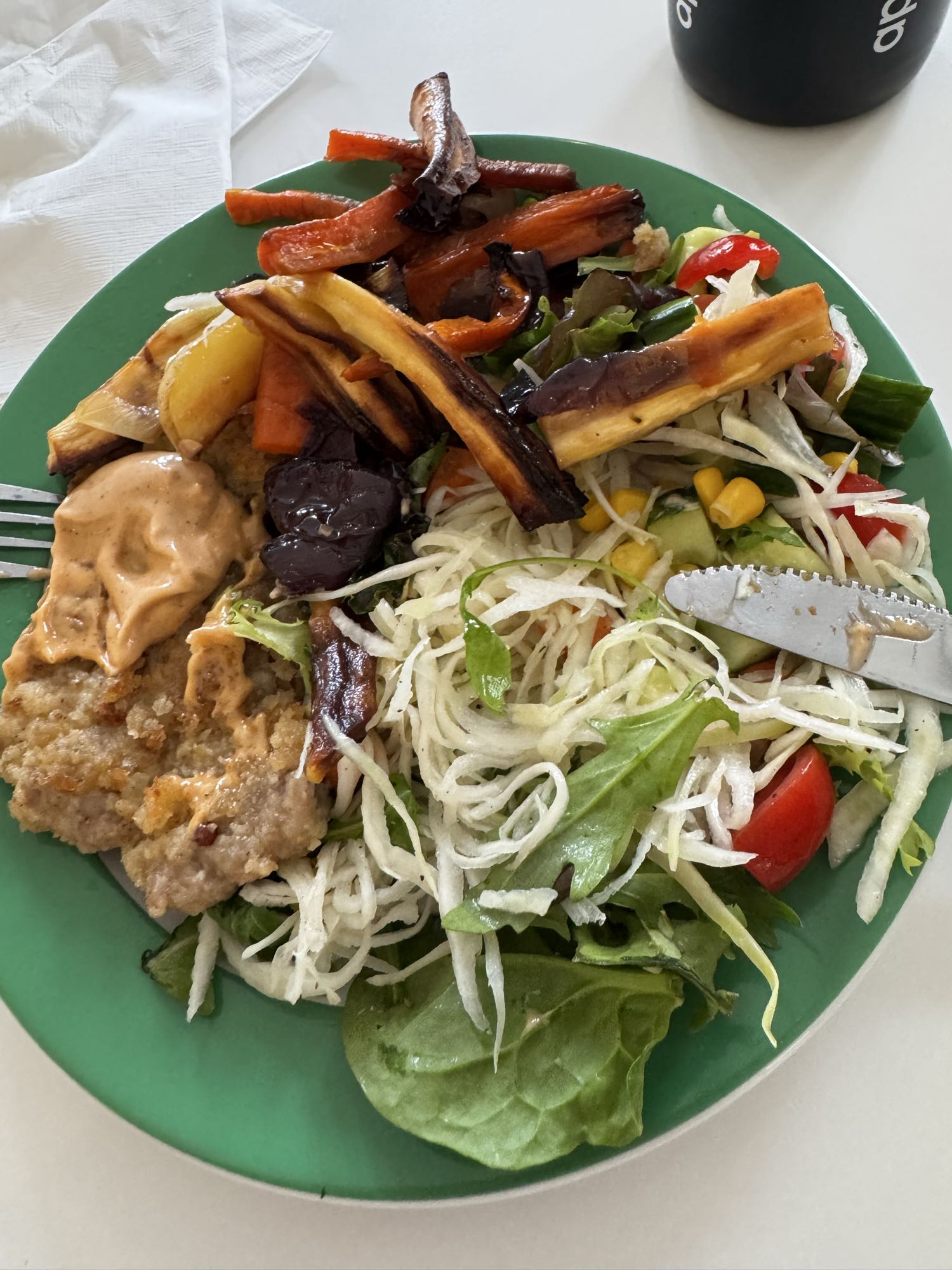 Grönsaksbiff med sallad