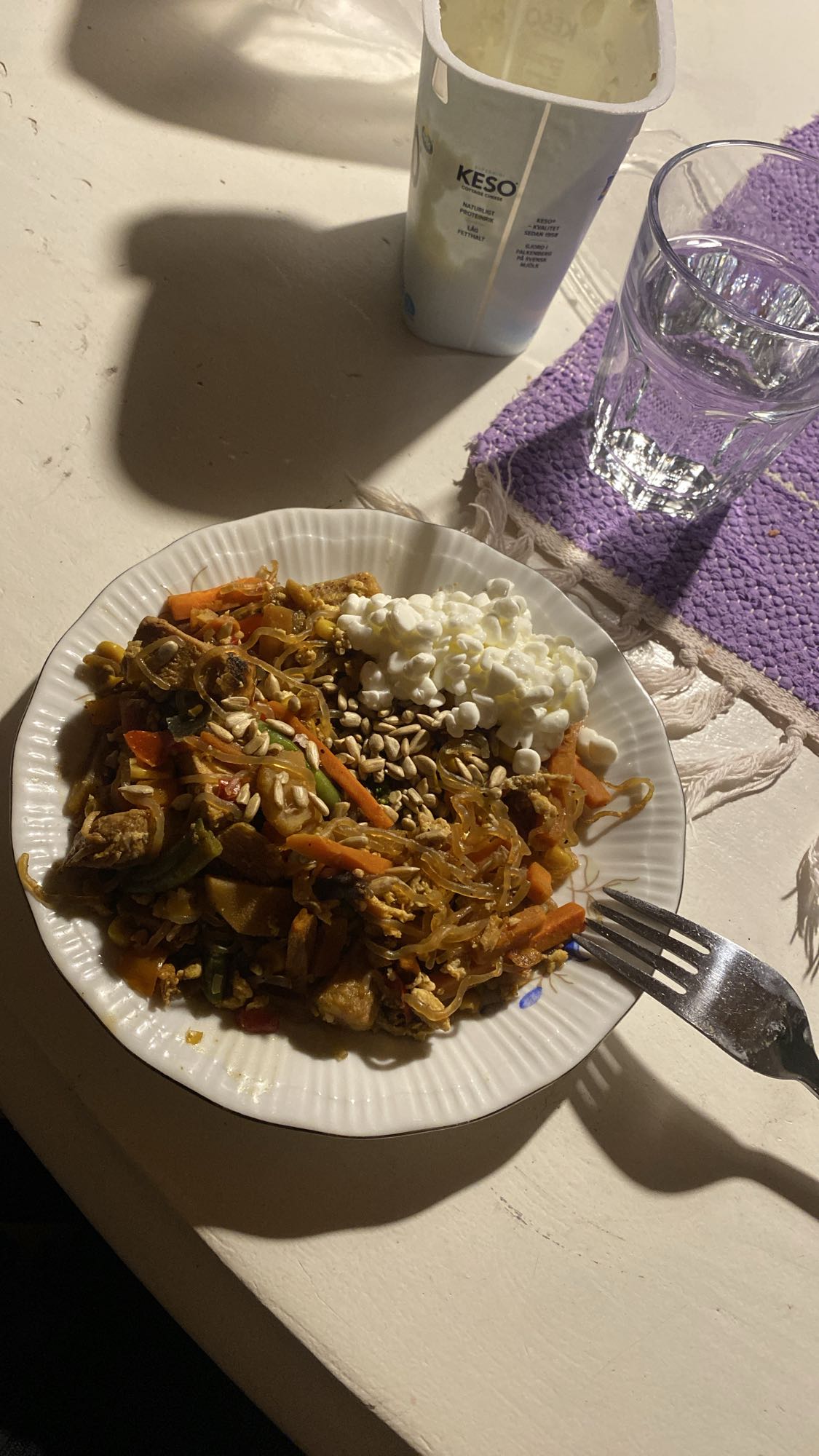 Wok med keso och frön