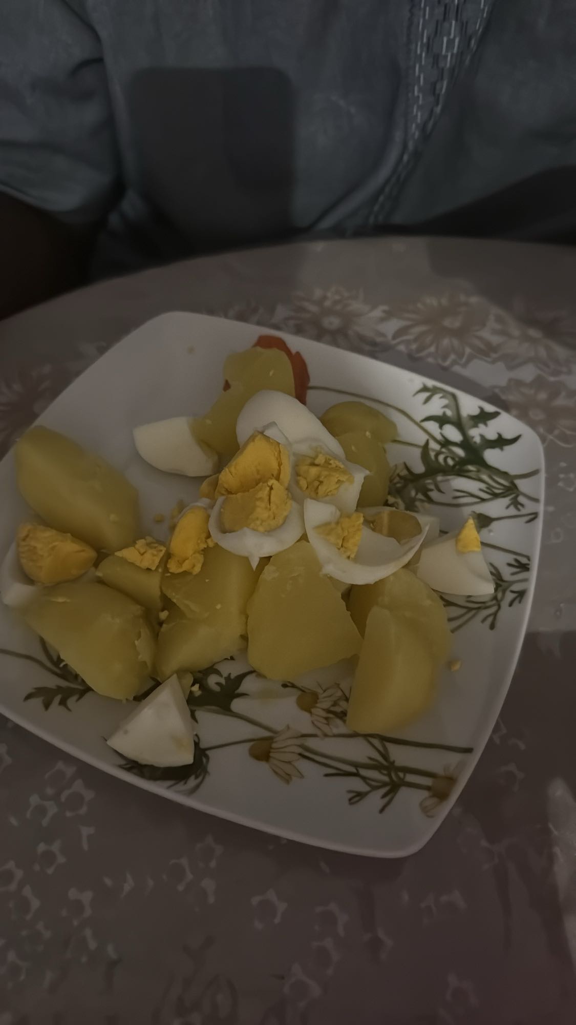 Papas con huevo duro