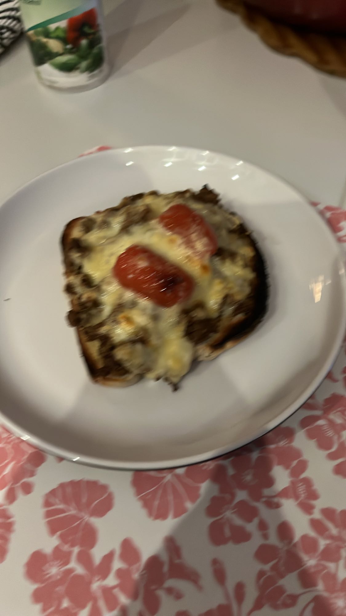 Varm macka med köttfärs