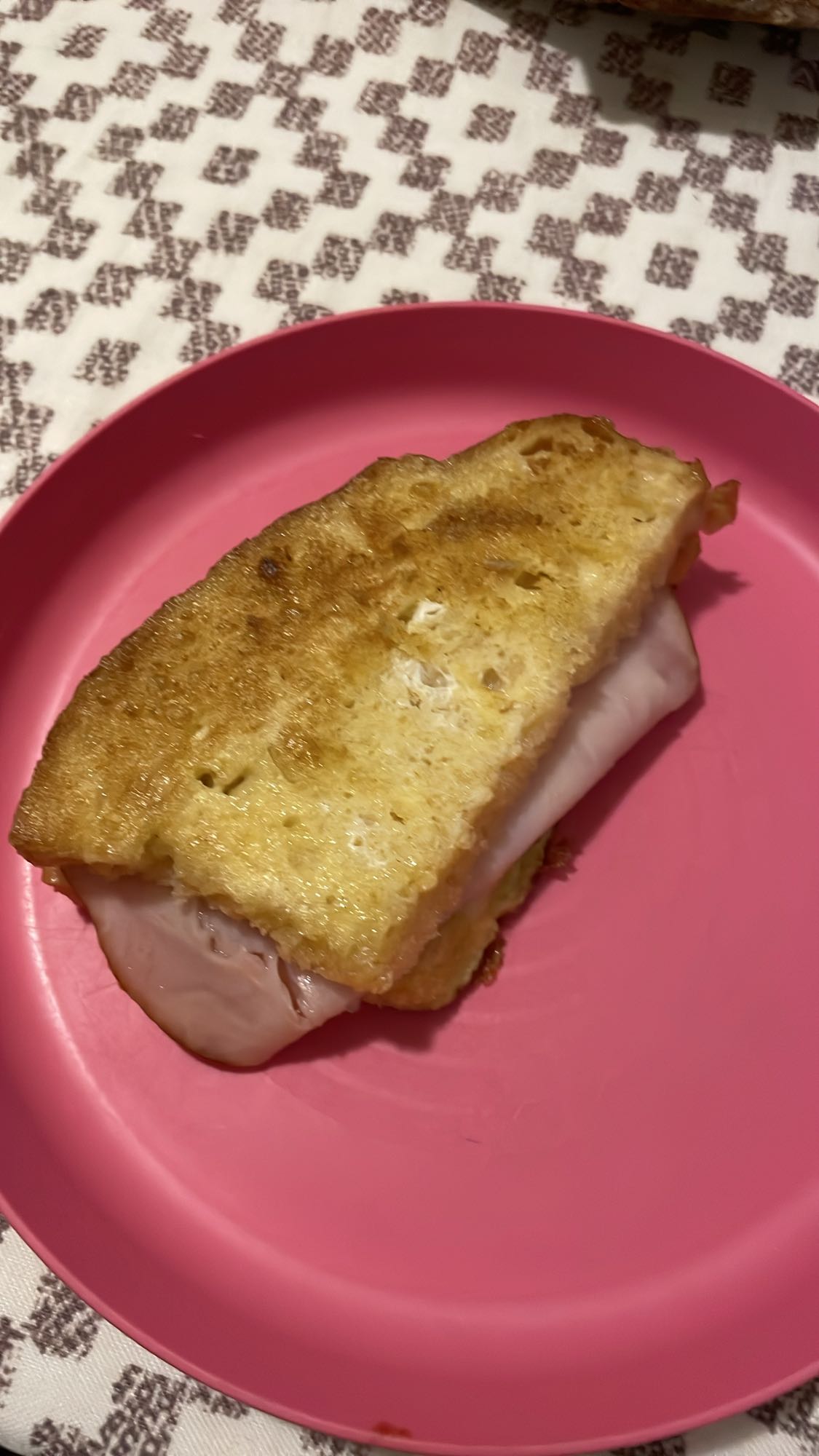 Sandviș cald cu șuncă